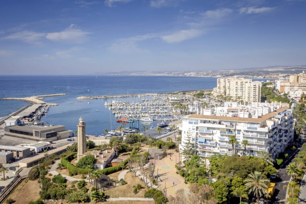 Estepona alcanza la tasa de paro más baja de su historia con un 9,99% y registra casi 25.000 afiliados a la Seguridad Social en enero de 2026