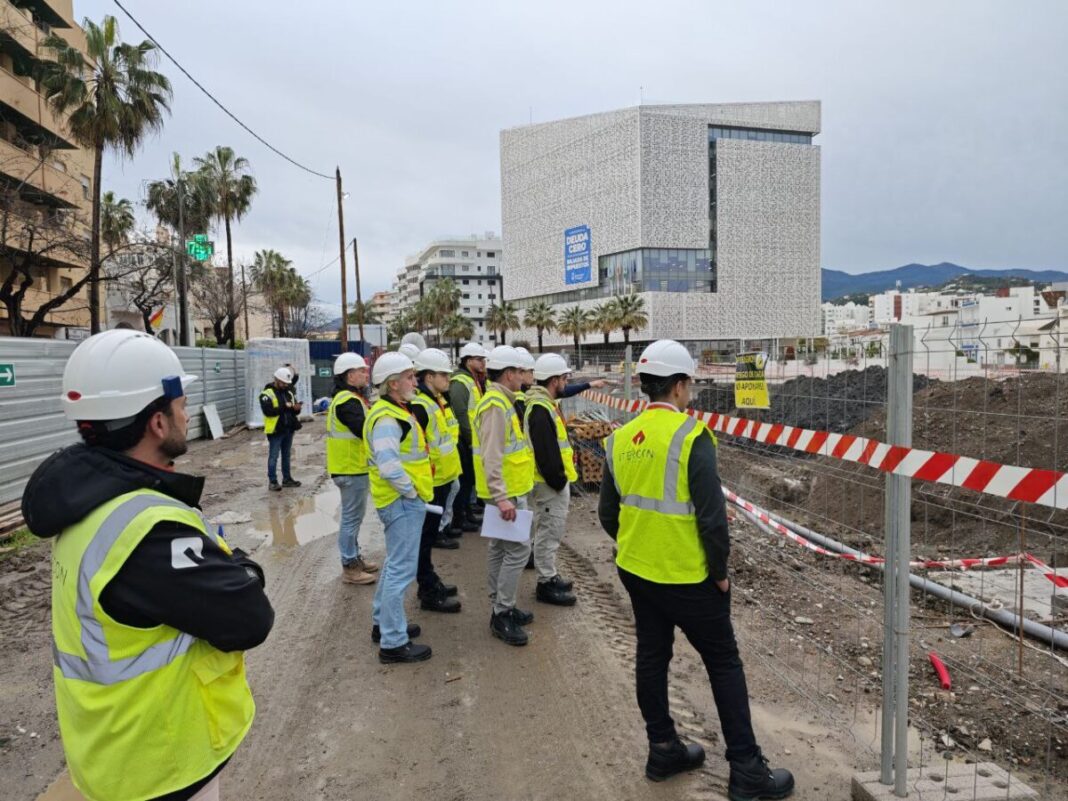 Ingenieros en formación de la Universidad de Granada eligen el bulevar de Estepona como referente técnico por sus soluciones ante el nivel freático y el riesgo de inundaciones