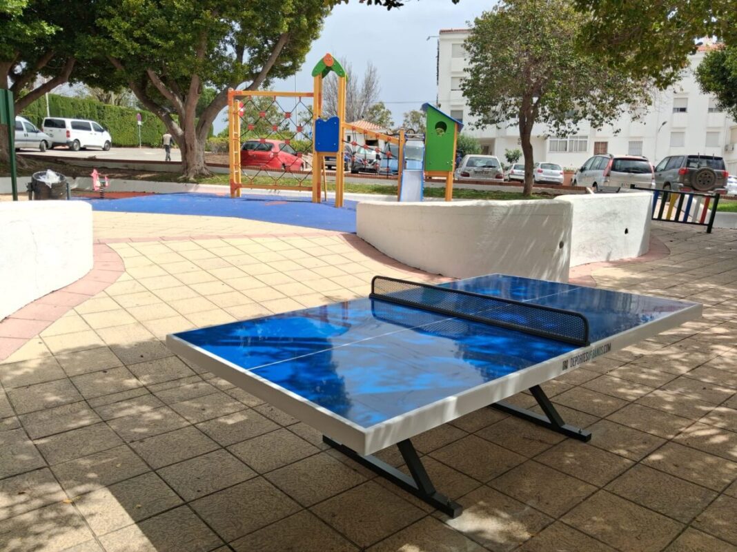 Estepona instala 8 mesas de tenis de mesa en barrios y plazas por 15.439 euros