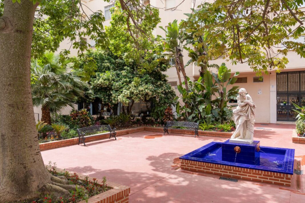 Huerta Nueva estrena las plazas Las Musas y Olimpo renovadas con nuevas fuentes, iluminación nocturna y mejoras de accesibilidad