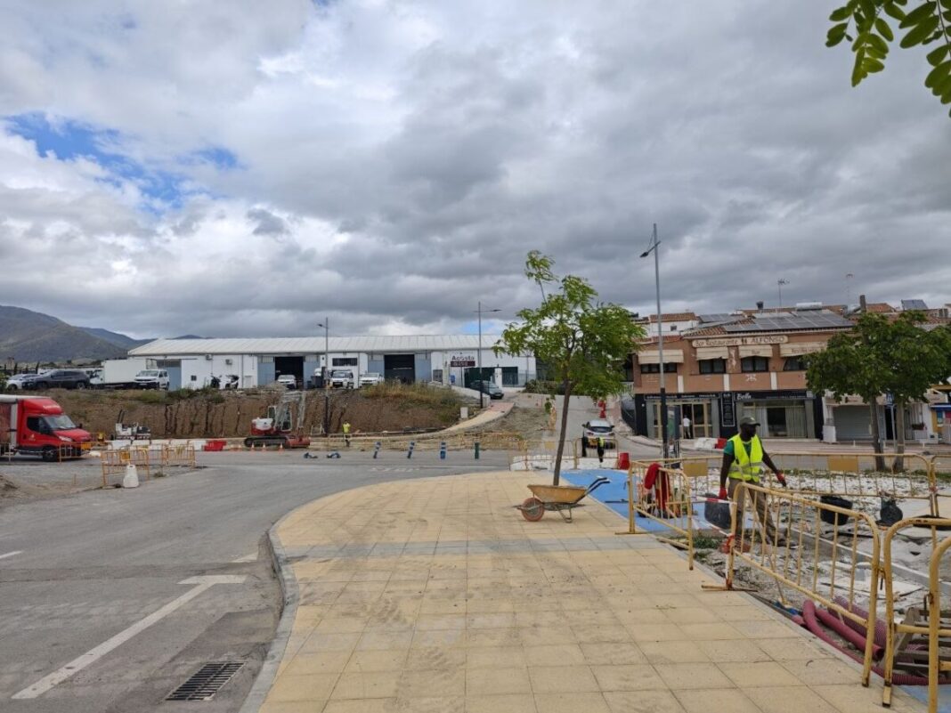 En la avenida José Martín Méndez se reanudan las obras de la nueva glorieta tras el desvío de una línea de media tensión
