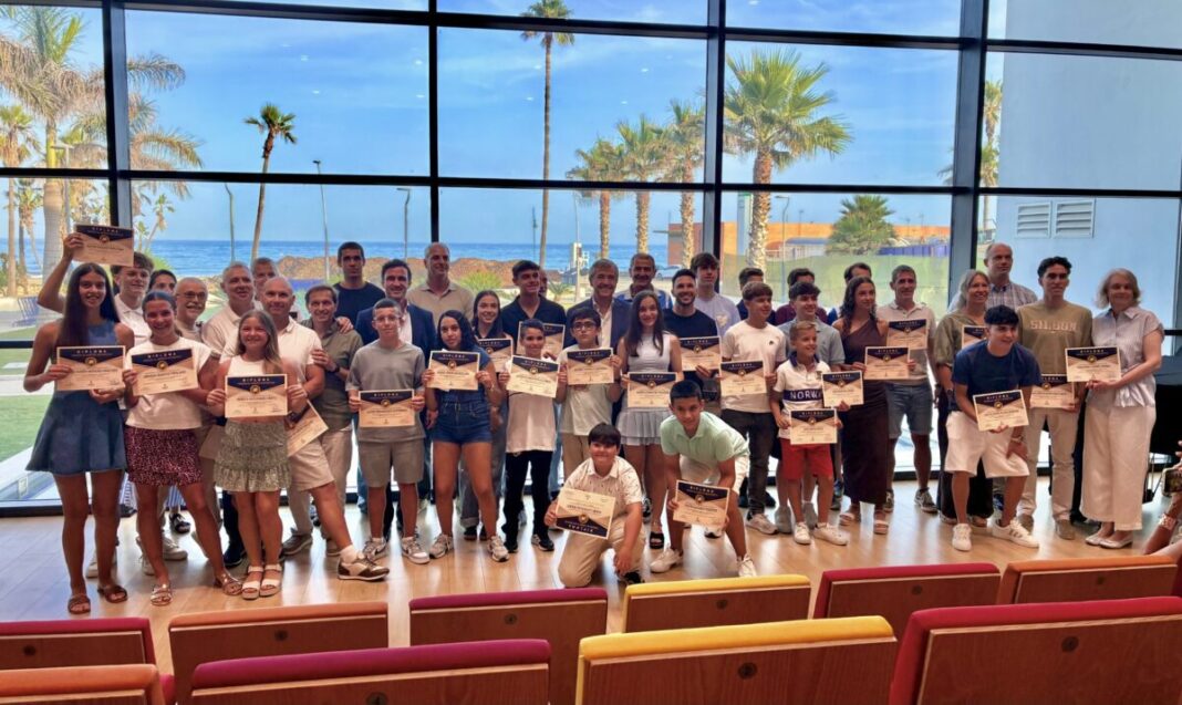 En Estepona, 42 deportistas reciben ayudas económicas tras competir en 2025 en pruebas oficiales