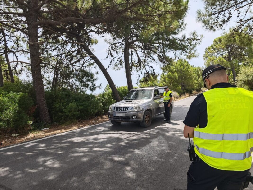 Estepona refuerza la vigilancia contra incendios en la sierra y el Parque de Los Pedregales hasta octubre