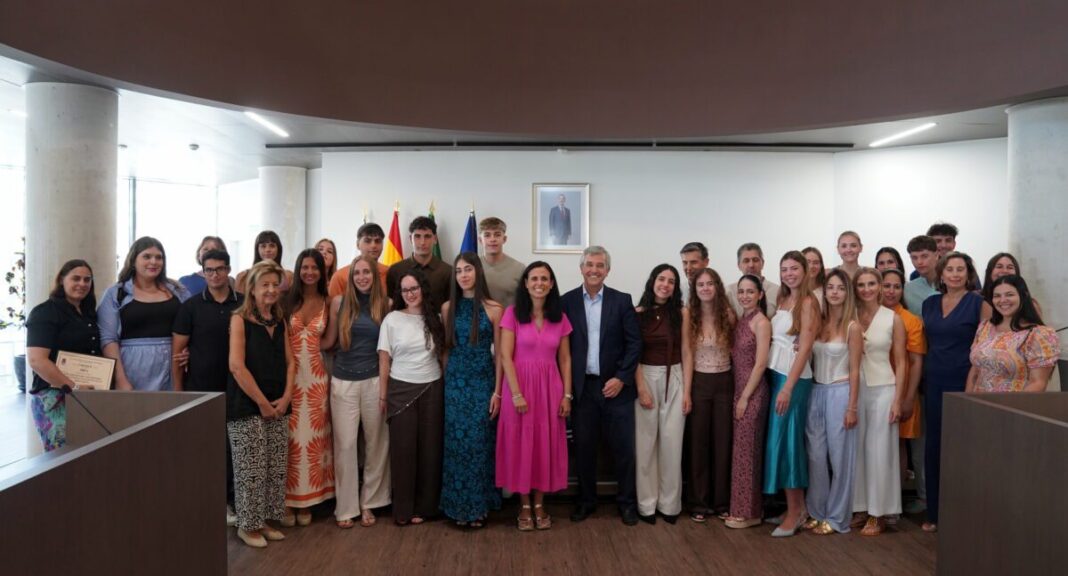 Veintiún estudiantes de Bachillerato de Estepona reciben un premio por su expediente académico