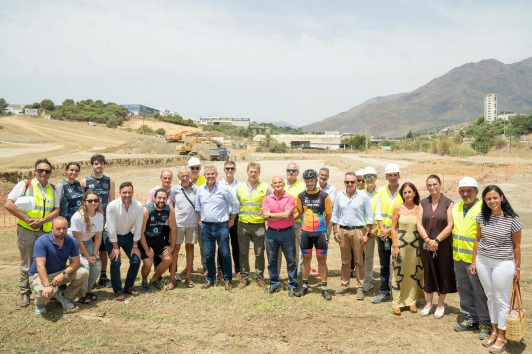 Colocada la primera piedra del futuro velódromo y campo de rugby en Estepona