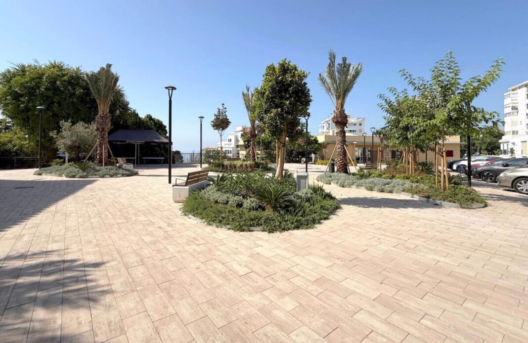 Estepona inaugura la plaza Aurelio Gurrea, de 1.841 metros cuadrados