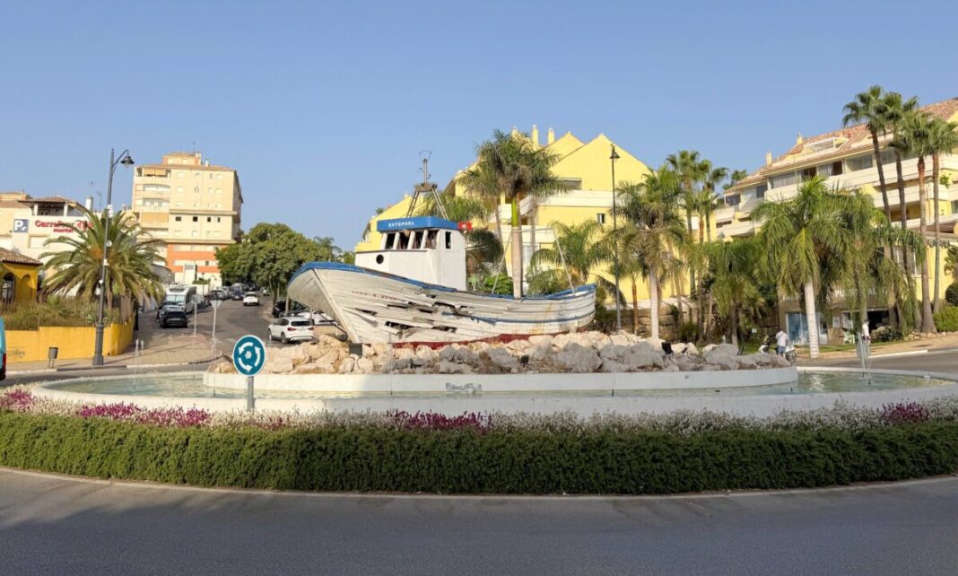 Estepona renovará el barco de la Puerta del Mar en las próximas semanas