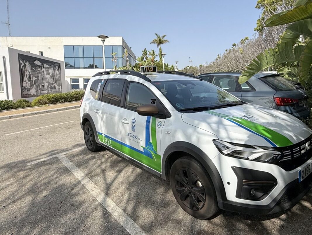 El taxi accesible de Estepona amplía su capacidad a vehículos de nueve plazas