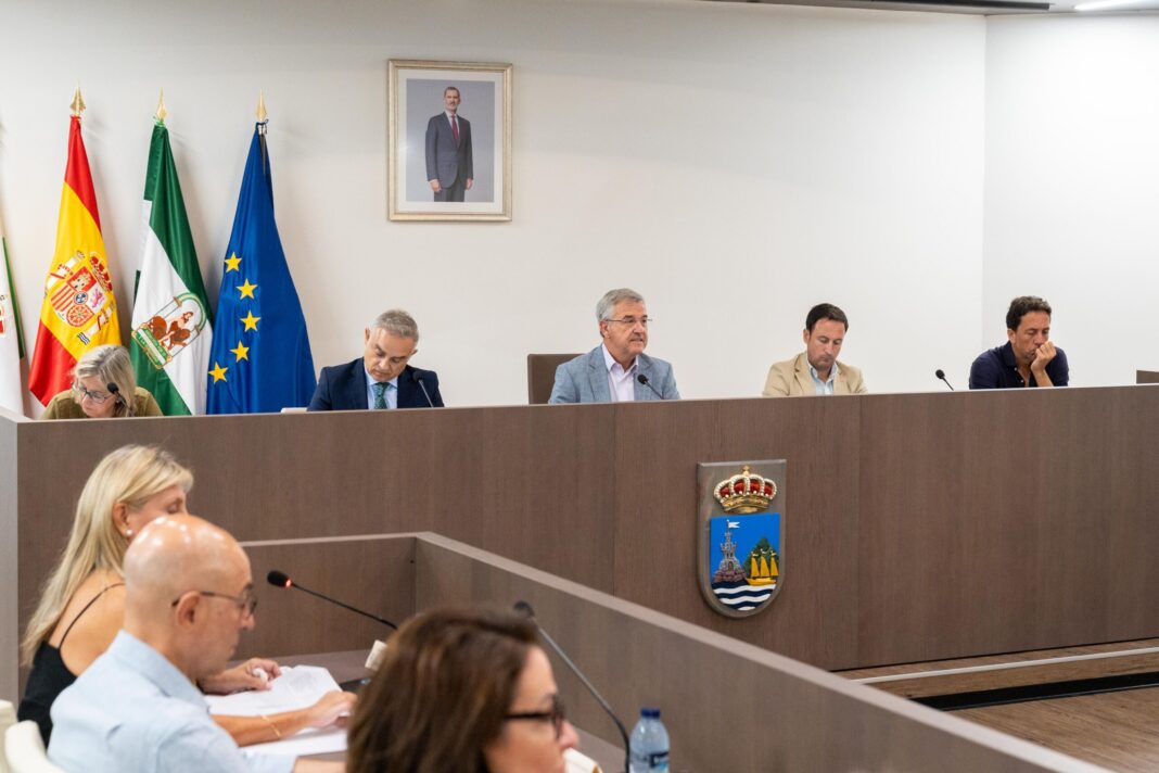 Estepona encadena once ejercicios en positivo al aprobar sus cuentas de 2025 y el presupuesto de 2027