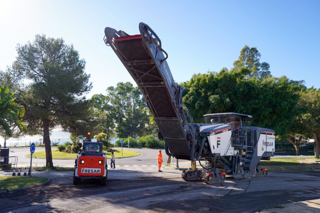 Avenida Juan Carlos I y avenida Litoral se incluyen en el plan de asfaltado de Estepona