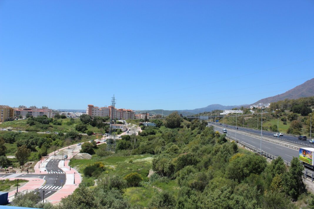 Estepona se ofrece a financiar el proyecto y las obras de un nuevo acceso a la A-7